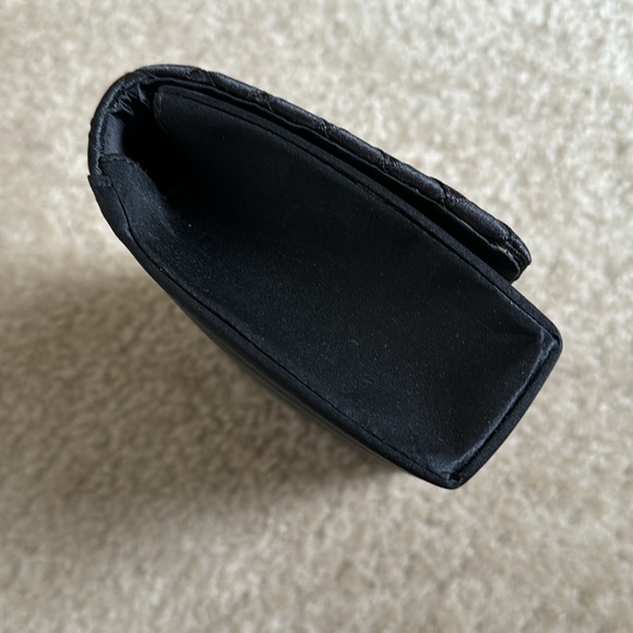 Black satin evening clutch handbag - Picture 3 of 10